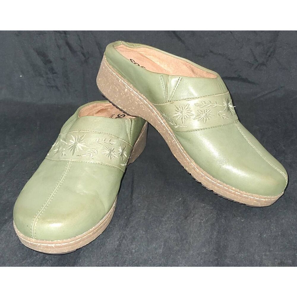 WOMEN'S SOFTWALK AURORA 3.0 CLOGS Olive Green Size Women’s 8.5